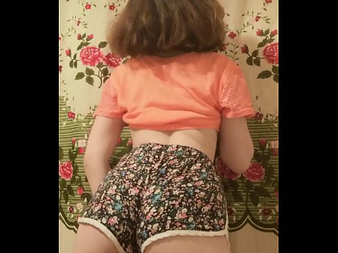 ❤️ Sexy junges Babe zieht ihre Shorts vor der Kamera aus Homemade porn bei de.xlxxporno.ru